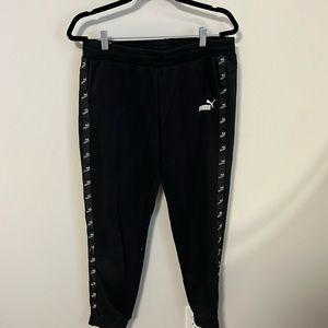 PUMA, women’s black active wear bottoms. Size L.